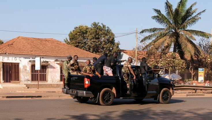 Soldati nelle strade di Bissau