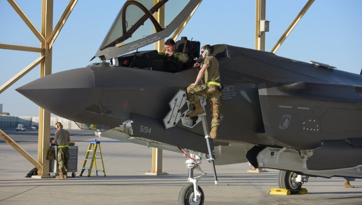 Un F-35A nella base di al-Dhafra, 32 chilometri a sud di Abu Dhabi