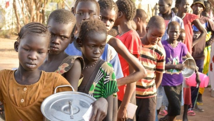 Africa, aumenta la fame per la pandemia, la crisi climatica e le guerre: nel 2020, l'insicurezza alimentare ha rigurdato 800 milioni di persone
