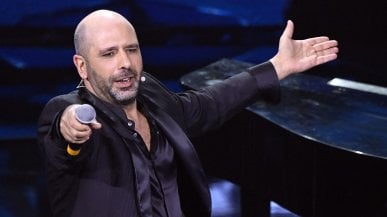 <strong>Zitti e buoni 2.</strong>  Zalone fuoriclasse, ed &egrave; subito Broadway