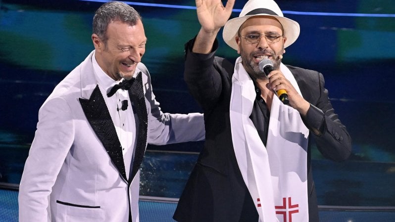 Checco Zalone superospite con la fiaba scorretta. Mika, Pausini e Cattelan presenteranno Eurovision