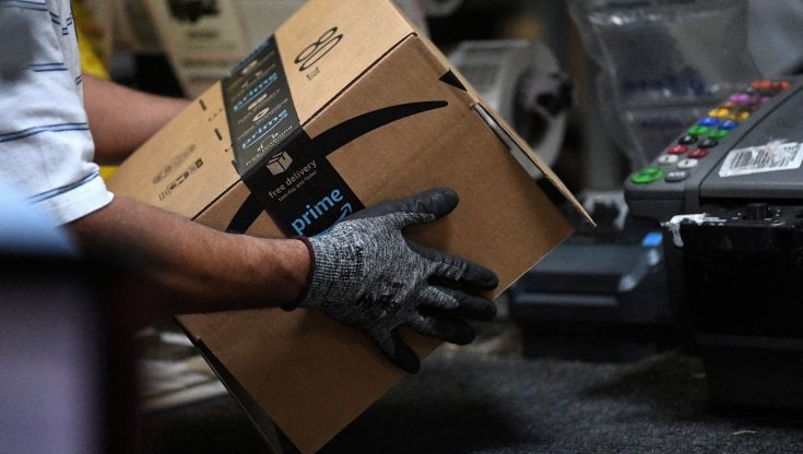 Perché Amazon batte Facebook