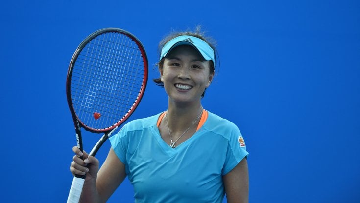 La tennista Peng Shuai: "Non ho subito violenze sessuali e non sono scomparsa: l'ho detto di persona al presidente Cio"