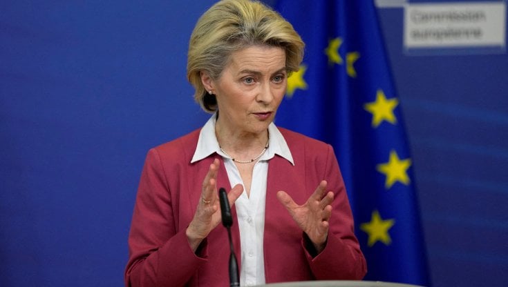 Ue, la Commissione lancia lo European Chips Act. Von der Leyen: "Diventeremo leader"