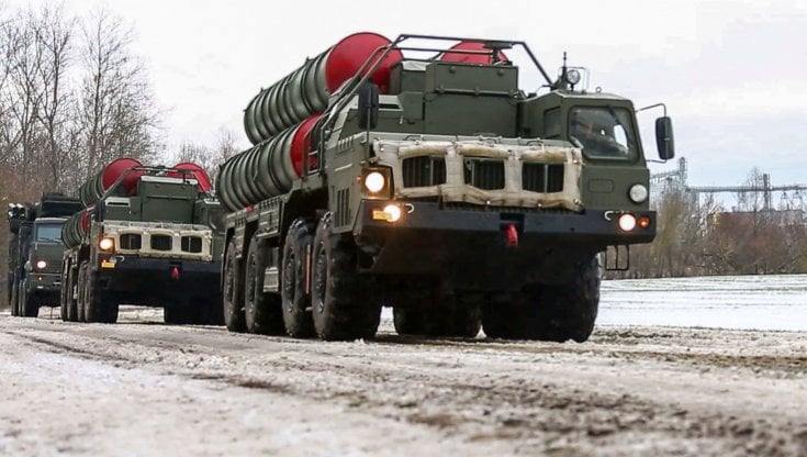 Ucraina, la Russia non esclude l'evacuazione del personale non essenziale dalla sua ambasciata a Kiev