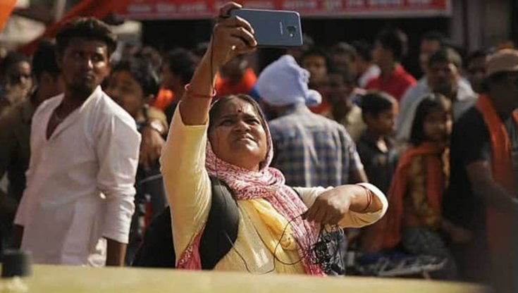 India, Cinema: il documentario candidato all'Oscar che racconta le vicende di un quotidiano fatto solo da giornaliste "fuori casta" 