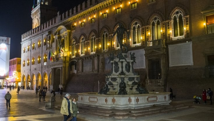 Monumenti al buio a Bologna a causa della crisi energetica