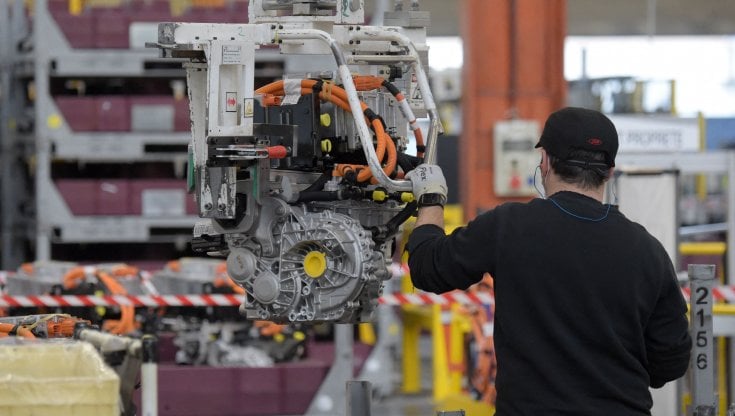 Stellantis, la Fiom dopo la relazione del Copasir: "Serve intervento di Cdp nell'azionariato"