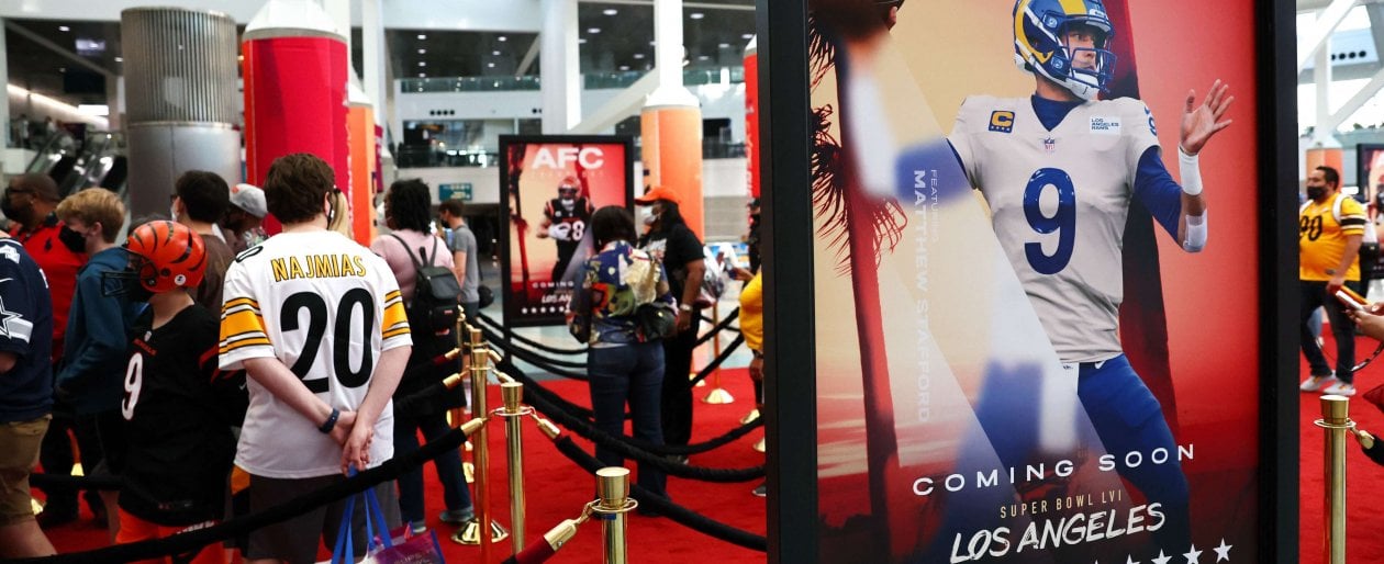 L'ingresso della Super Bowl Experience, il parco divertimenti della NFL