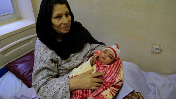 Afghanistan, la povertà estrema per la metà della popolazione, i beni congelati dagli USA e adesso l'epidemia di morbillo
