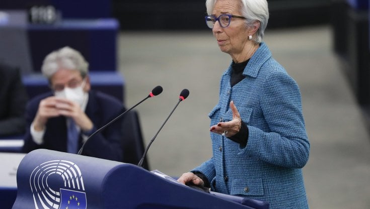 Lagarde frena sui tassi: rialzo al momento giusto