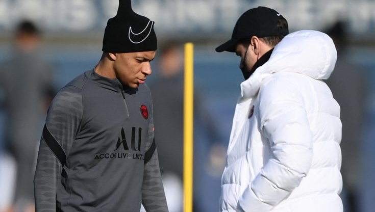 Kylian Mbapp&eacute; con il tecnico del Psg Mauricio Pochettino