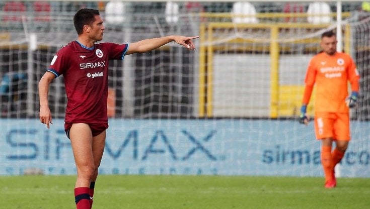 Perticone replica a Mourinho: "Sputi, dita negli occhi e minacce. Altro che C senza pressione" 