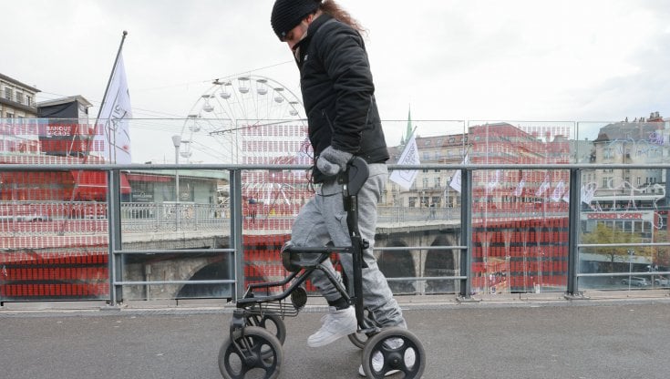 Michel Roccati, 30enne di Montaldo Torinese, &egrave; tornato a camminare quattro anni dopo un grave incidente in moto (Ansa)