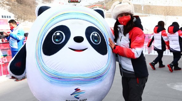 Bing Dwen Dwen, il panda olimpico parla e non piace pi&ugrave;
