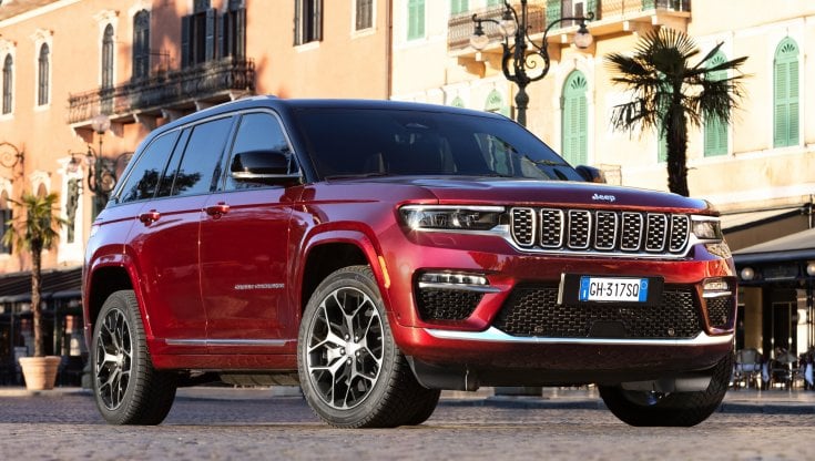 L'ora della nuova  Grand Cherokee, per la prima volta elettrificata