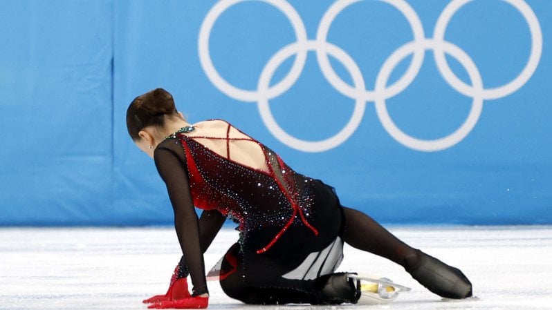 Bach: "Agghiacciato dall'entourage di Kamila Valieva". Mai pi&ugrave; quindicenni ai Giochi, pronta la norma | <a href="https://puntoitalia.online/dossier/sport/olimpiadi-pechino-2022/2022/02/17/news/valieva_dramma_pattinaggio-338191082/" class="Articolo"><strong>La sua carriera un salto nel buio</strong></a>