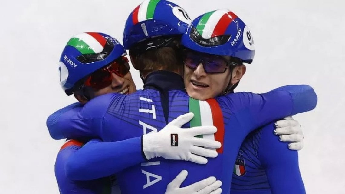 La staffetta maschile dei 5.000 metri short track