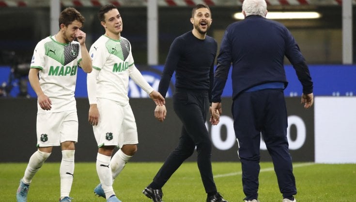 Alessio Dionisi, tecnico del Sassuolo, festeggia la vittoria contro l'Inter
