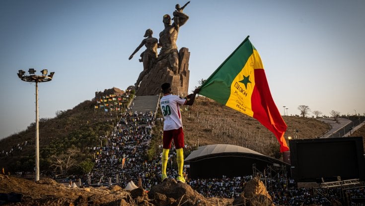 Al Monument de la Renaissance africaine, la festa per la vittoria della Coppa d&rsquo;Africa. foto di Marco Simoncelli