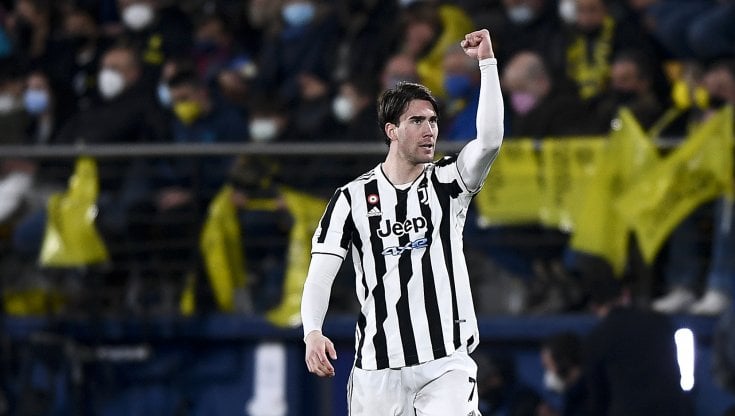 Dusan Vlahovic esulta dopo il gol al Villarreal