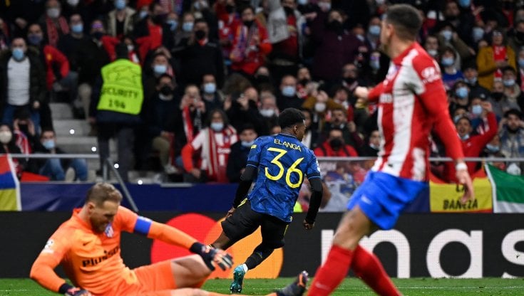 Elanga esulta dopo il gol del pareggio