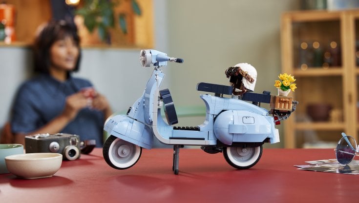 Una Vespa da 1106 pezzi: il miracolo di Lego