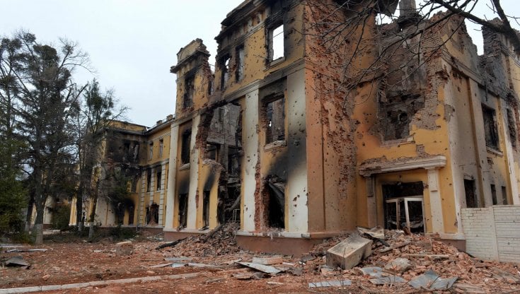Ucraina, l'attacco russo su Kharkiv. Attaccate aree residenziali: 11 morti e 44 feriti