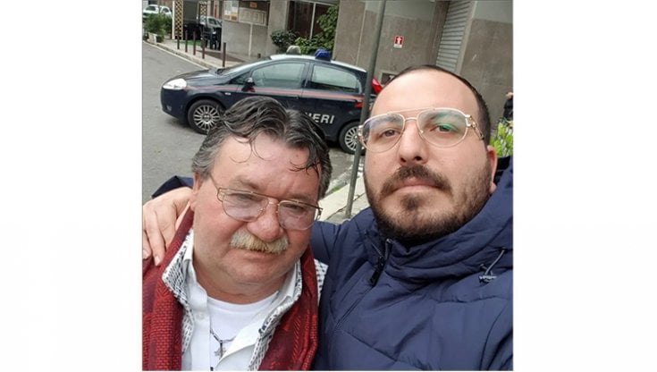 Franco Gioia (a sinistra) e Duracell, due cantanti di strada palermitani
