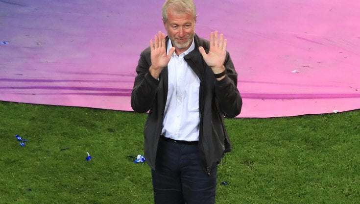 Abramovich cede il Chelsea. C'è un miliardario svizzero alla finestra