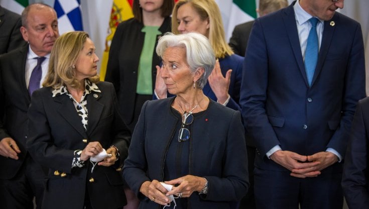 Inflazione, nuovo record nell'Eurozona. Bruxelles sospende ancora le norme sul debito, ma chiede a chi ne ha molto di ridurlo