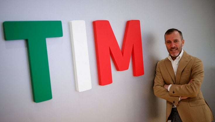 Tim sprofonda in Borsa, bocciato il piano Labriola