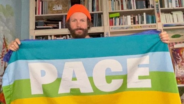 Jovanotti, contro la guerra: "Fermatevi, vi prego, fate vivere i bambini, fate passeggiare gli innamorati, e sognare chi dorme"