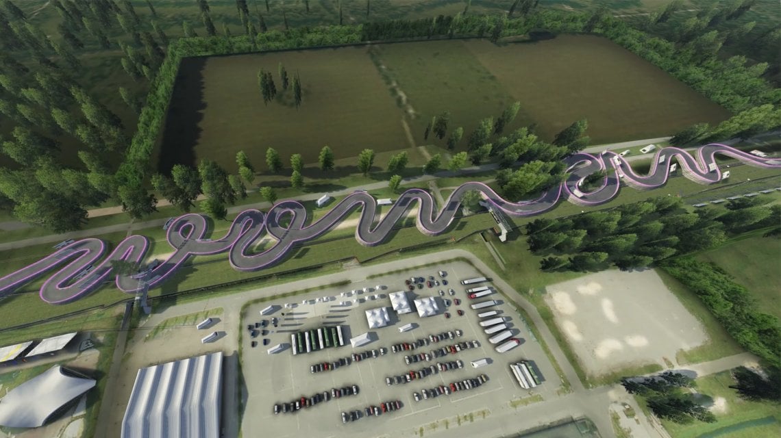 La scritta "Woman" sul circuito dell'Autodromo Nazionale di Monza