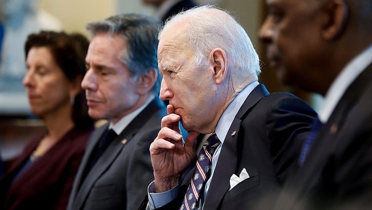 La benzina vola e ora l’inflazione spaventa Biden