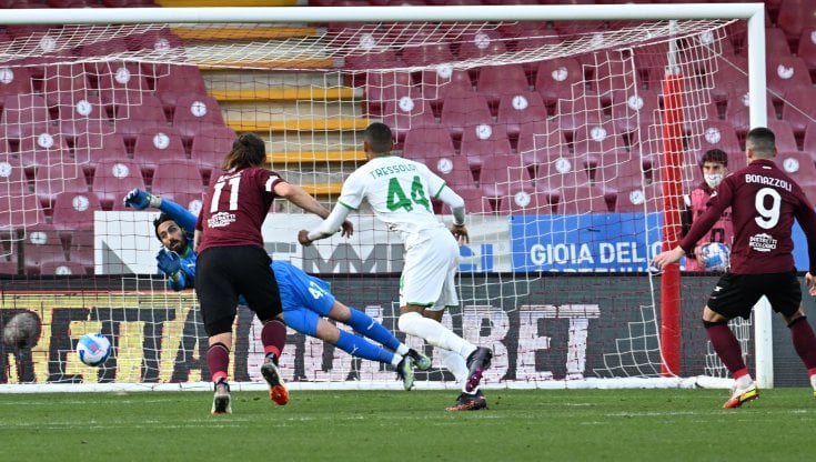 Bonazzoli al tiro