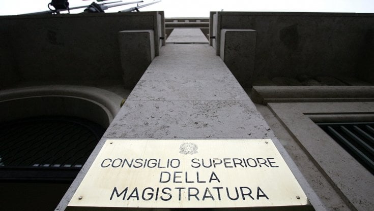 Giustizia, proteste al Csm: la riforma prevede di punire la toga che parla con i giornalisti