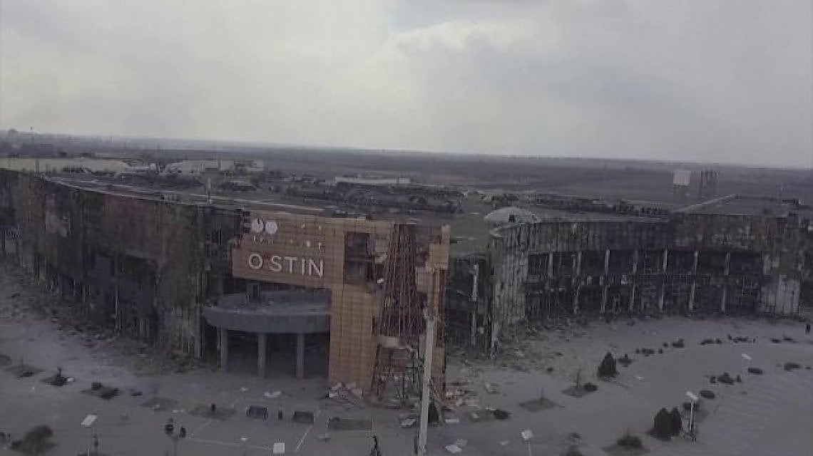 Mariupol spettrale devastata dalle bombe: le riprese dei droni
