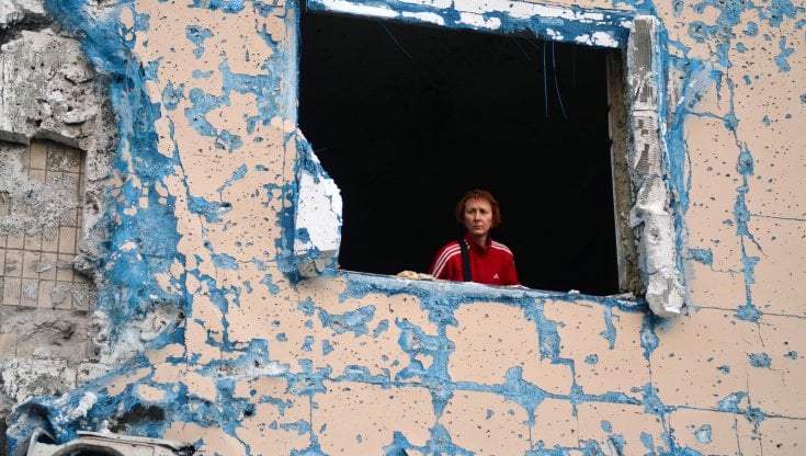 Kiev: i danni dei bombardamenti residenziali nel distretto di Sviatoshynskyi