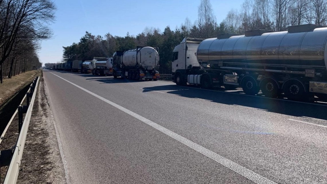 Fila di camion alla dogana Polonia-Bielorussia a Kukuryki