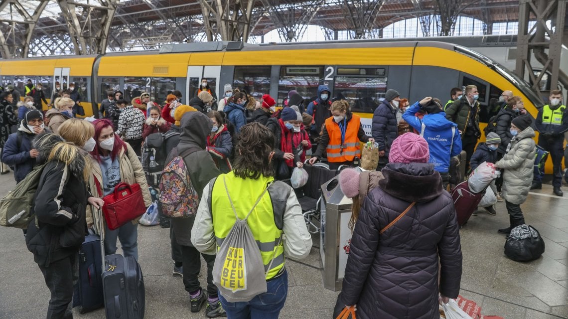 Rifugiati alla stazione ferroviaria di Lipsia. 21 marzo 2022 (Foto di Jan Woitas/Getty)