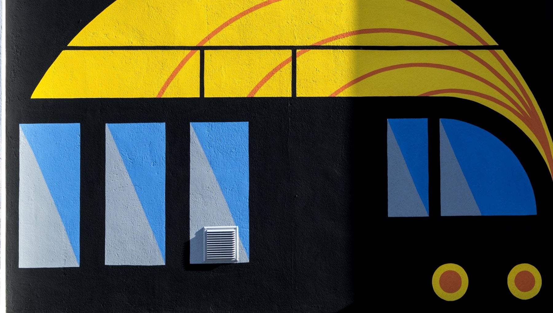 Un dettaglio del grande murale "Quando la citt&agrave; cambia tu guarda i suoi colori", realizzato in via Varesina da CamuffoLab e SIGNS - foto di Silvia Galliani