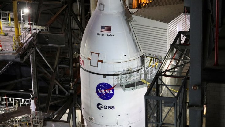 Sfida per la Luna, la Nasa offre un'altra chance a Bezos nella battaglia con Musk