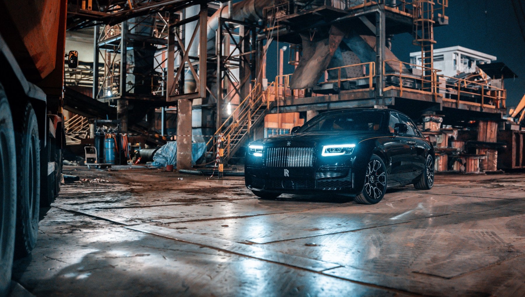 Ghost Black Badge, l'iperlusso firmato Rolls