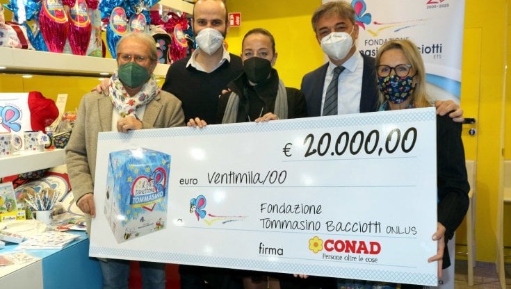 Conad Nord Ovest insieme alla Fondazione Tommasino Bacciotti per i bambini  del Meyer: donati 20mila euro per la ricerca sui tumori cerebrali infantili  - la Repubblica