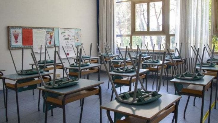Decreto Covid, l'ira dei presidi per i docenti no vax che non vengono sospesi: "Pagati per non lavorare"