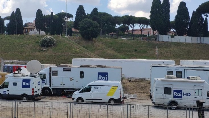 Camion della Rai al Circo Massimo (Roma)
