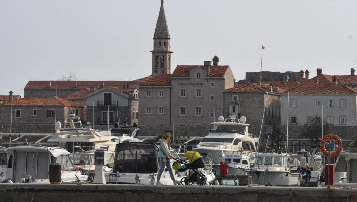 Montenegro, quanto costa essere nella Nato: l'addio del turismo russo vale (quasi) un quarto del Pil