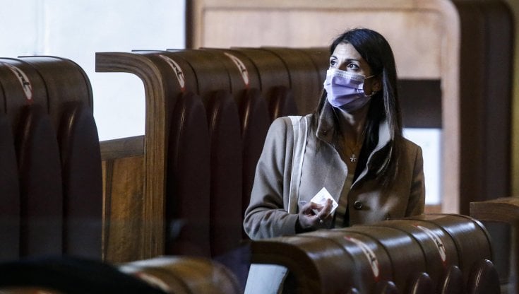 Virginia Raggi rilancia la propaganda russa nelle chat grilline: “I nazisti con Kiev”
