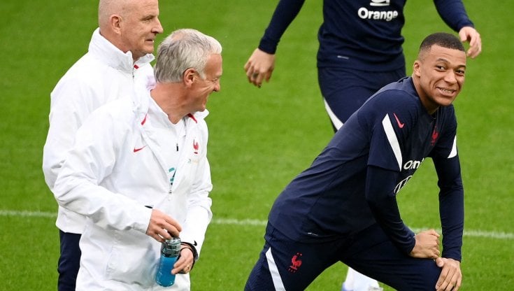Il ct Deschamps con Kylian Mbapp&eacute;